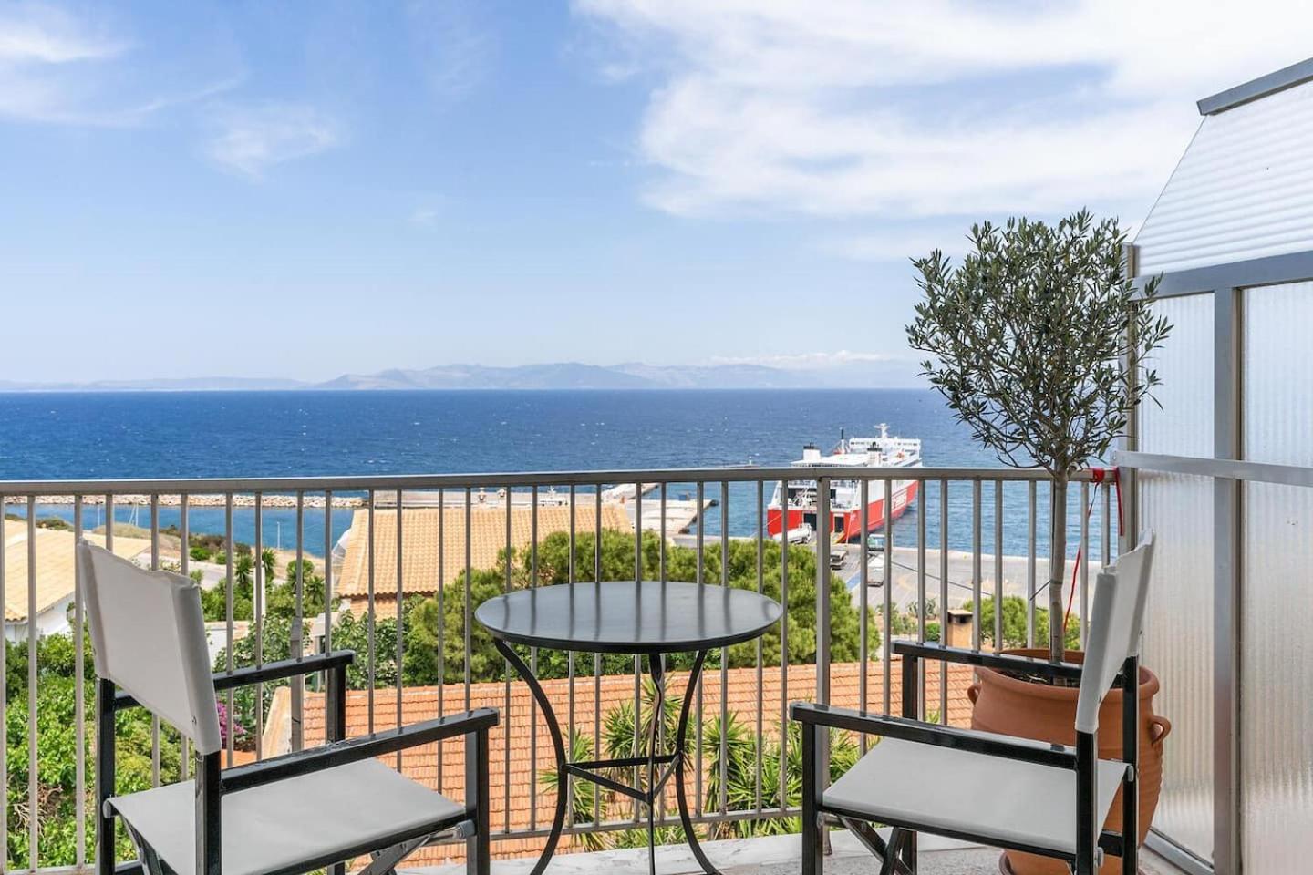 On The Port Apartment Rafina  Ngoại thất bức ảnh