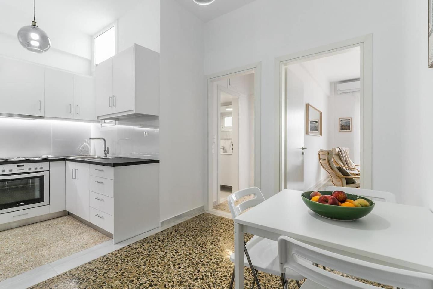 On The Port Apartment Rafina  Ngoại thất bức ảnh